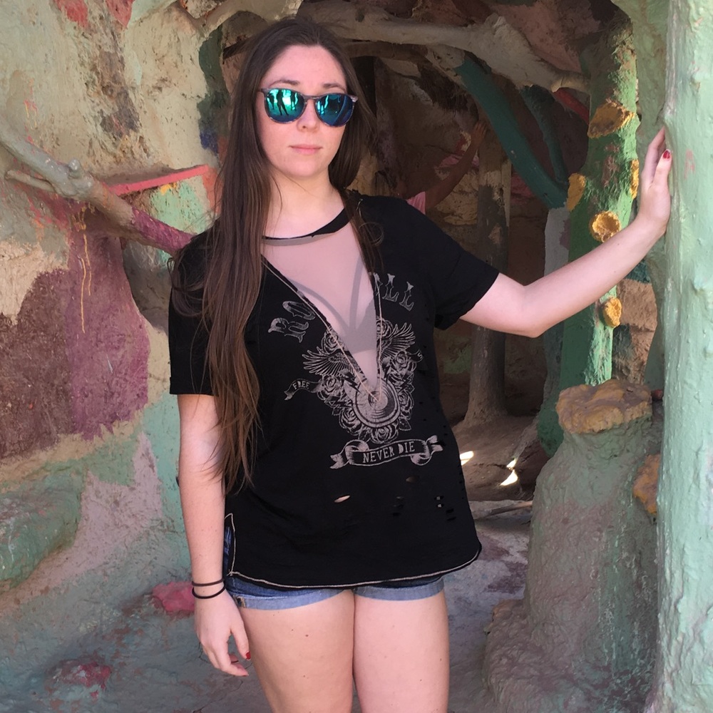 Black v neck mesh tee